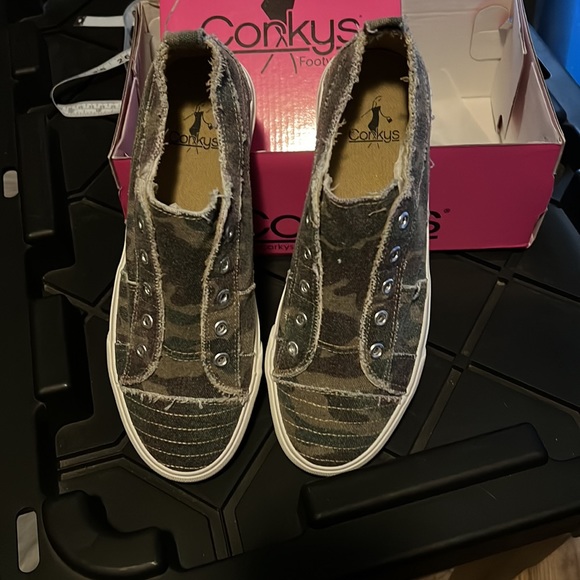 CORKYS Babalu Camo Print Slip On Sneakers Distressed Tennis Shoes Sizes 6-11 NWT - Picture 3 of 5
